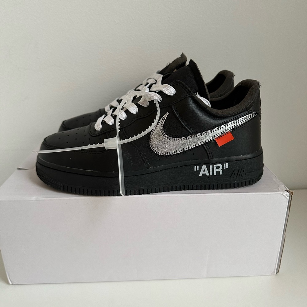 Nike Black and Silver Athletic Shoes